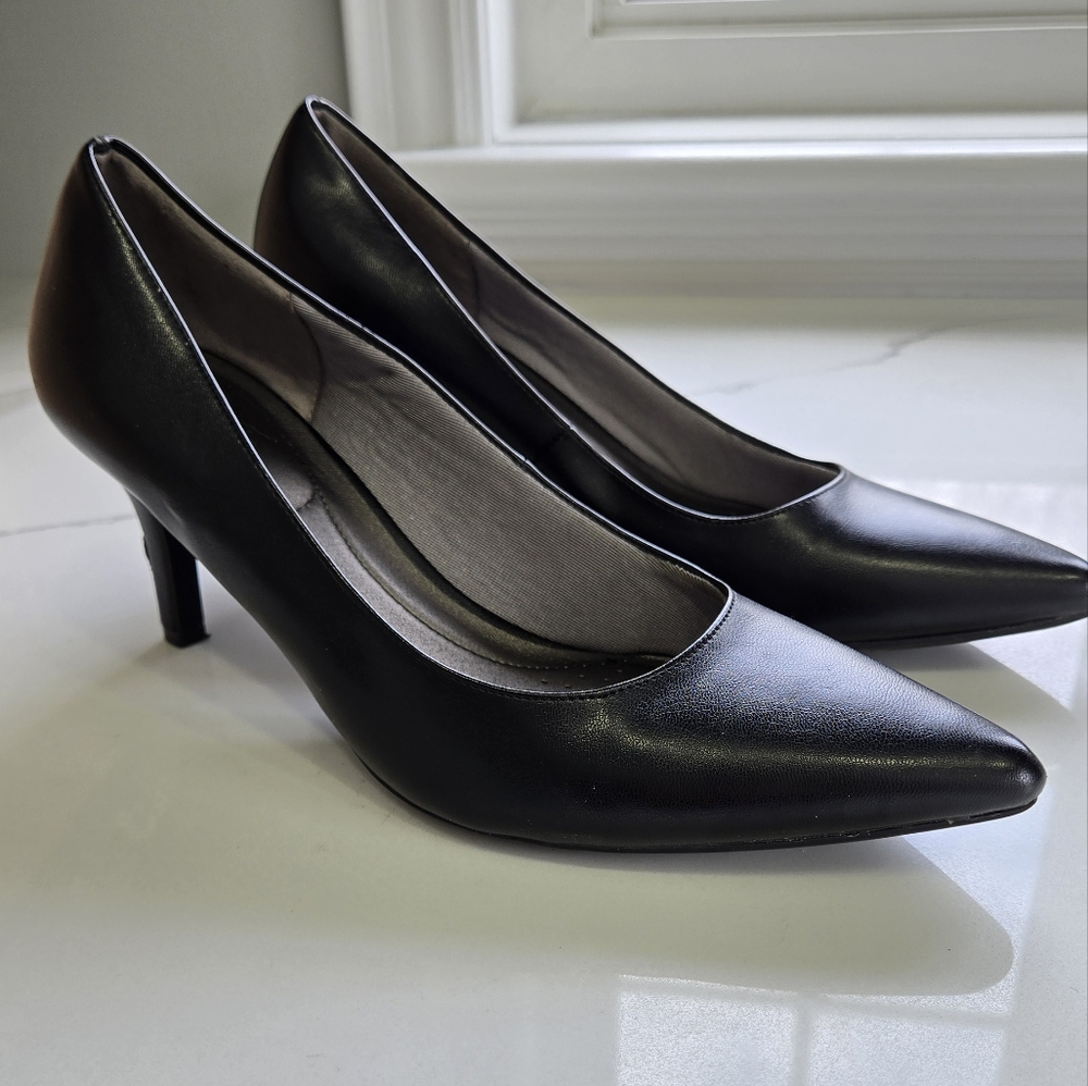 Life Stride Black Heels